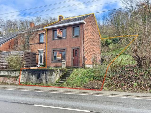 3 façades à rénover, 2 chambres, terrasse, jardin 580 m²