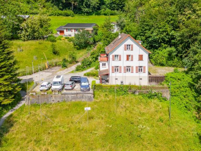 3 Familien Wohnhaus mit bewilligtem Bauprojekt für 3 zusätzliche Wohnungen