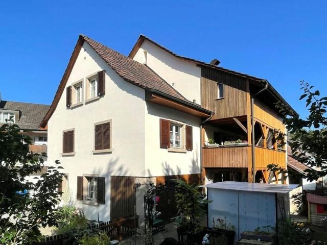 3 Familien Wohnhaus und Ökonomietrakt mit Ausbaupotential vollvermietet in Buckten/BL