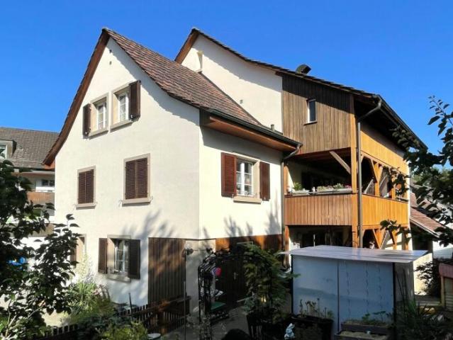 3 Familien Wohnhaus und Ökonomietrakt mit Ausbaupotential vollvermietet in Buckten/BL
