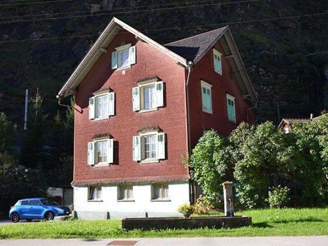 3 Familienhaus zum Ausbauen mit Garten auch für Einkommen zu renovieren / 3 Familienhaus zum Ausbauen mit Garten