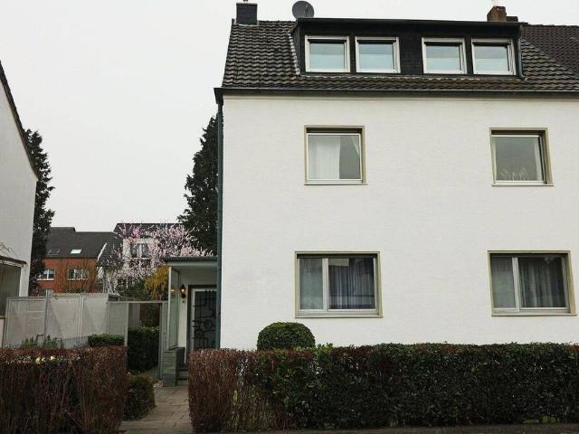 3 Familienhaus + zusätzlicher Bebauungsmöglichkeit Erschließung aus Sackgasse