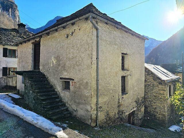 3 Finca zur Renovierung mit kleinem Grundstück, schöne Aussicht, sonnig und ruhig / 3 Rustici zum Ausbauen mit kleinem Grundstück sehr ruhig und sonnig