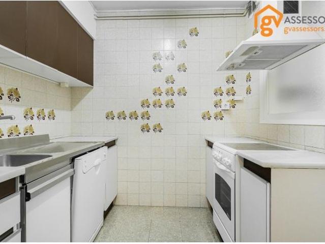 3 HABITACIONES, BALCÓN Y 2 ASCENSORES