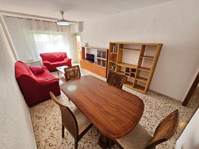 3 HABITACIONES DISPONIBLES! EXCLUSIVO PARA CHICAS ESTUDIANTES, DE 4 DORMITORIOS + 2 BAÑOS