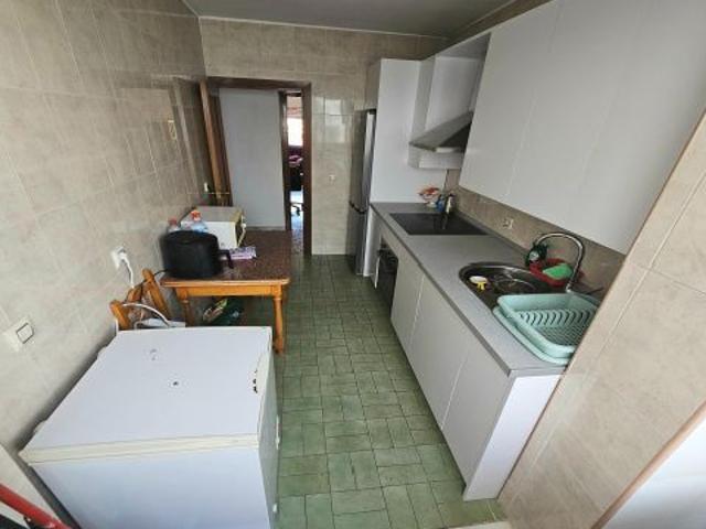 3 HABITACIONES DISPONIBLES! EXCLUSIVO PARA CHICAS ESTUDIANTES, DE 4 DORMITORIOS + 2 BAÑOS