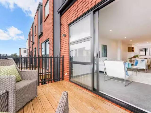 3 Henry Maxwell Way, Flat Bush, Manukau City For Sale