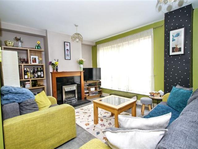 3 Hollygrove, Broomfield, Midleton, Cork Russell Estate Agents Ltd 4923 MyHome. Ie Residential