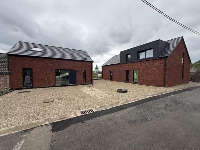 3 houses of 3 to 4 bdr in Orp le Grand