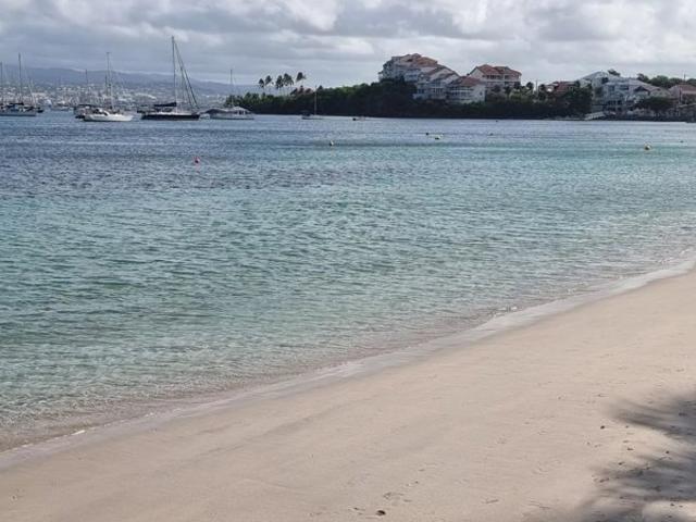3. ILETS ANSE MITAN T2 VE MER AVEC PARKING ET CAVE