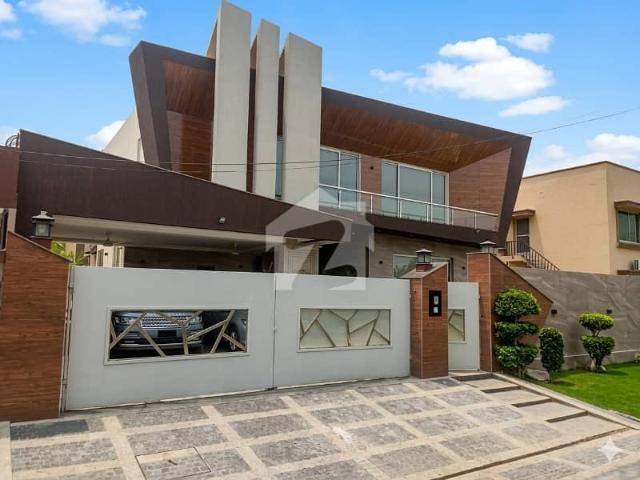 3 KANAL Owner Build House For Sale In Valencia Town Lahore Near To Park & Majid Original Pictures