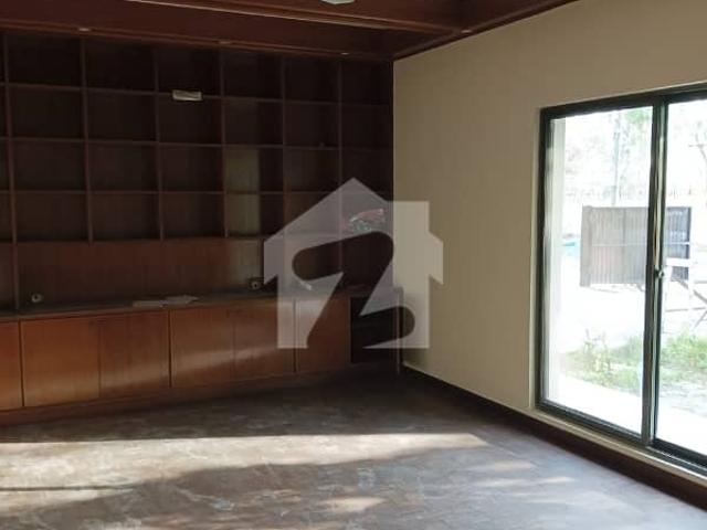 3 Kanal Beautiful House Available For Family+Silent Office & Front Back Lawn