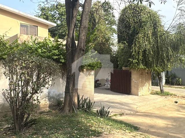 3 Kanal Corner House 3 Side Open