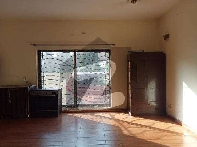 3 Kanal Large And Beautiful House Available For Sale, Located On The Top Of A Hill