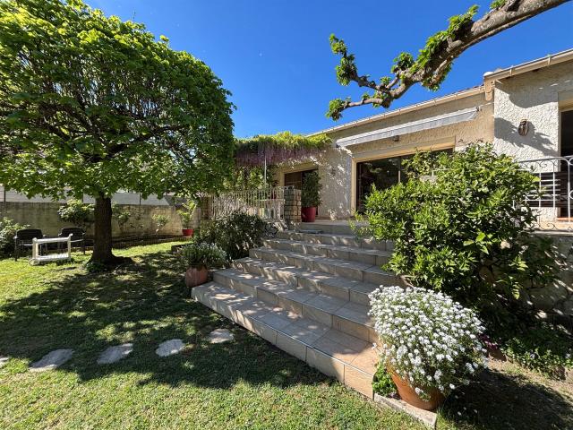 3 km d’Uzès, charmante maison de 100 m² avec garage et pisci. 100m² Uzès