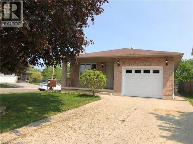 3 Lancer Court Unit# Lower, Hamilton, ON, L9B 2B1 house for lease | Listing ID 40852 | Royal LePage