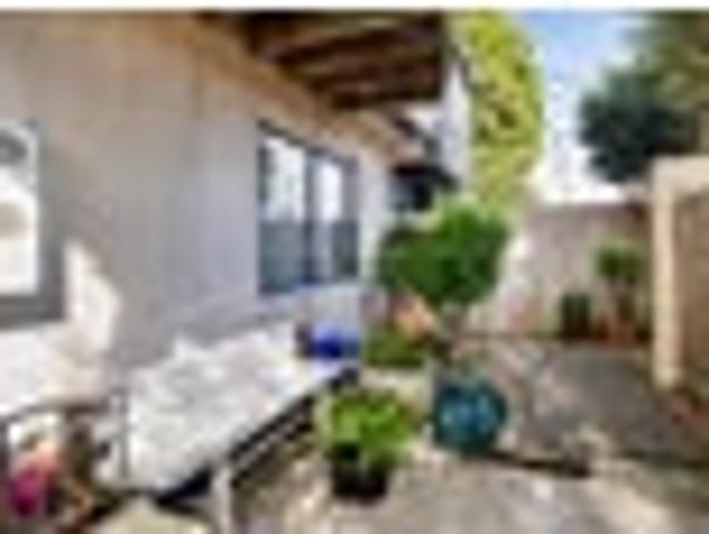 3 Level Townhouse Opposite St Lukes Mall
