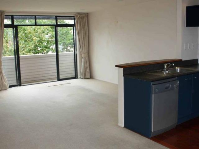 3 LEVEL TOWNHOUSE, POPULAR GREY LYNN, GREAT SC.
