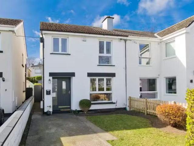 3 Llewellyn Lawn, Ballinteer, Dublin 16, D16K535 is for sale