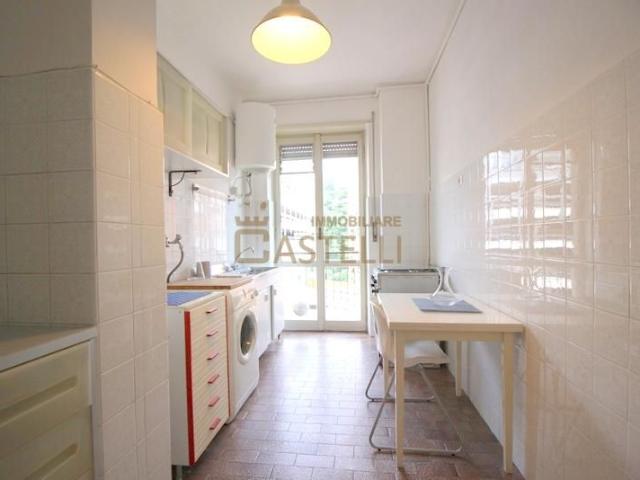 3 Locali Via Lodovico Muratori 1.300€