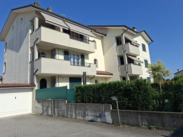 3 locali con mansarda e box