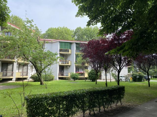 3 locali con terrazzino in locazione