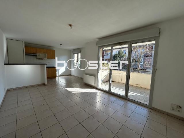3 p traversant avec terrasse et parking en sous sol