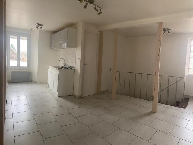 3 PIECES 62M2 DUPLEX à 20 MINUTES DE SENS Chéroy 89690
