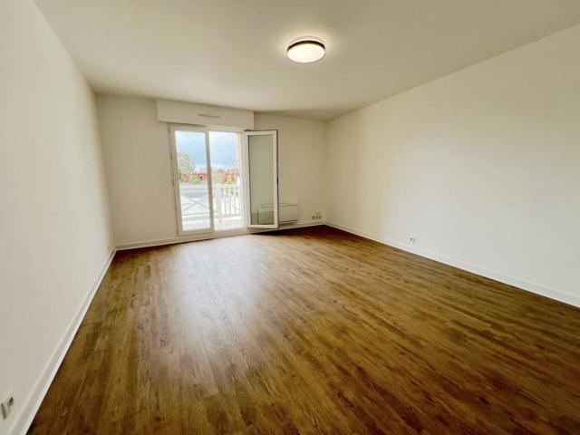 3 pièces 65m² 2 chambres balcon garage