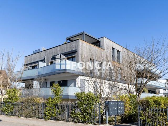 3 pièces 68 m² terrasse immeuble récent garage et cave loué