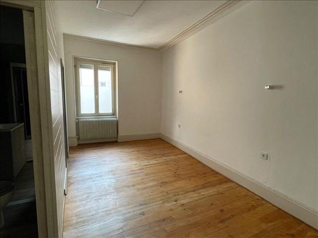 3 pièces 77 m² 1er étage Colocation non autorisée