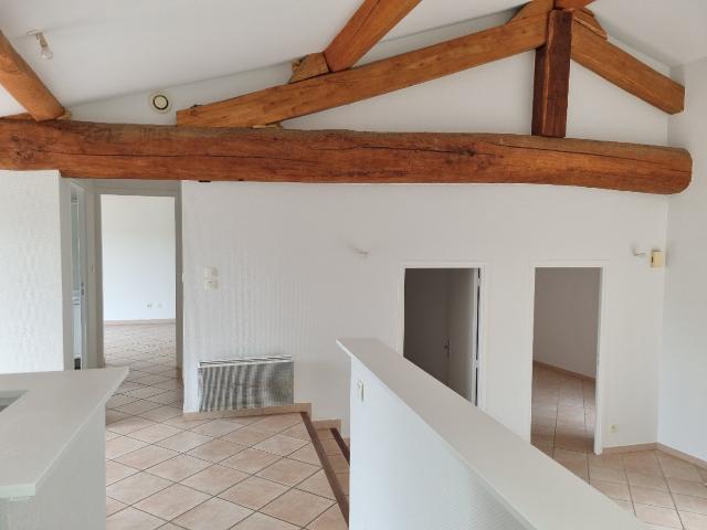 3 pièces, 77m², en location à Aucamville 750 € par mois