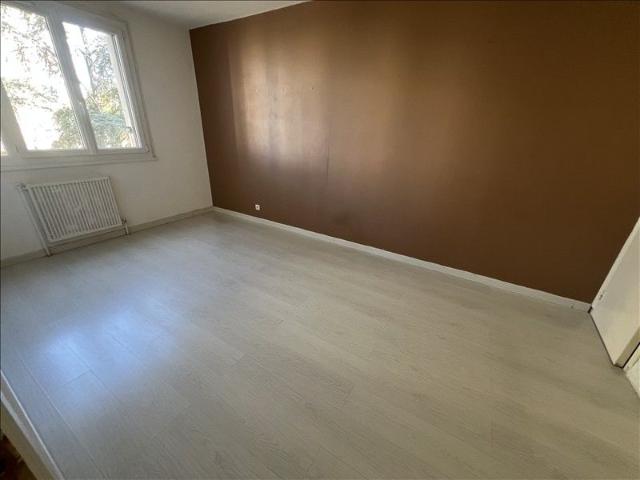3 pièces 80,95 m² 2ème étage Colocation non autorisée