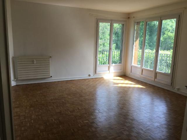 3 PIÈCES 85.70 M² LOCATION 3 PIECES AVEC PARKING ET CAVE SAINT MAURICE
