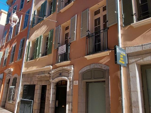 3 pièces · 92.7 m²