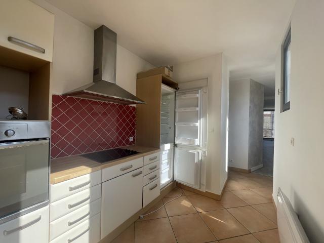 3 PIECES 98 M2 TYPE 3 DUPLEX AVEC PARKING DANS LE CENTRE VILLE