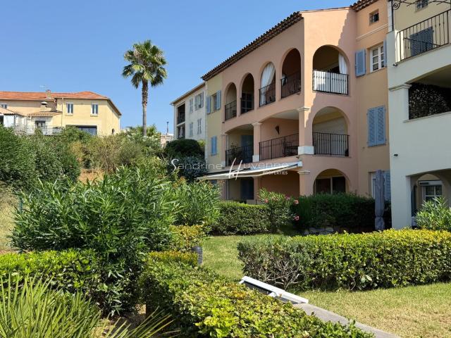 3 Pièces Terrasse Jardin Centre Village Proche Plage 66m² La Croix Valmer