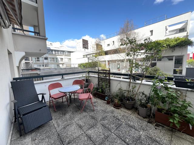 3 PIECES TERRASSE MEUBLE LA DEFENSE