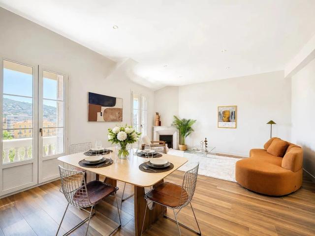 3 Pieces Tete Carre En Dernier Etage 70m² Nice