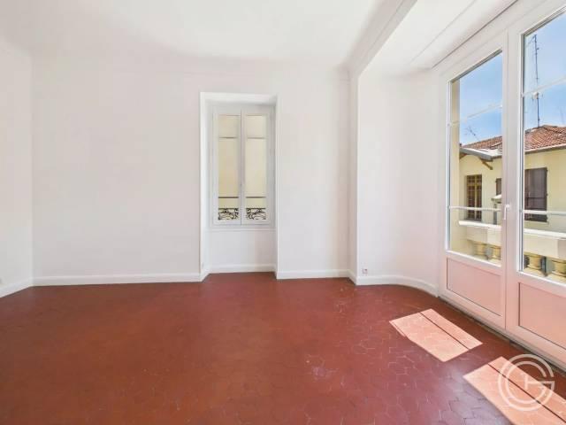 3 PIECES VIDE 4 AV MOUSQUETAIRES NICE LIBERATION