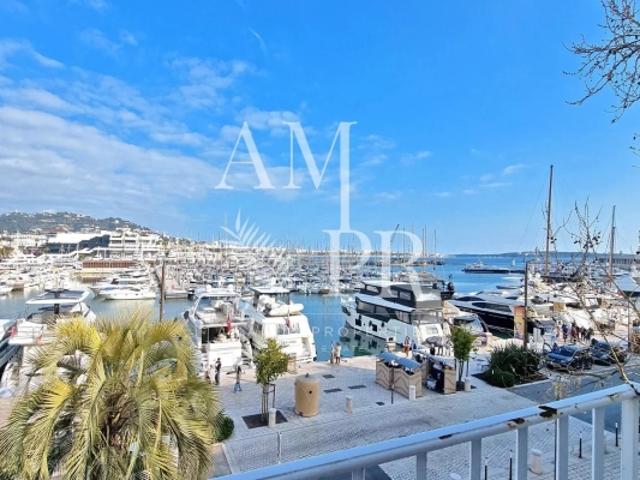 3 pièces vue mer sur le vieux port de Cannes