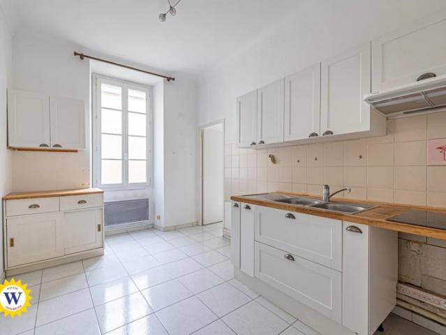 3 pièces à rénover – Rue de l’Hôtel des Postes