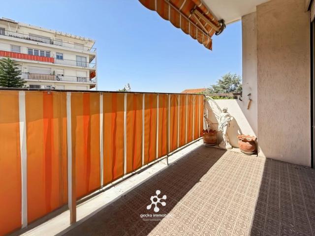 3 pièces au Cros de Cagnes avec parking