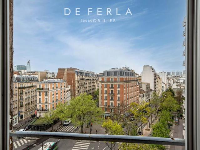 3 pièces au dernier étage Métro Convention