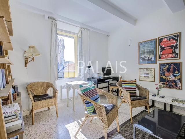 3 pièces avec balcon vieux Nice