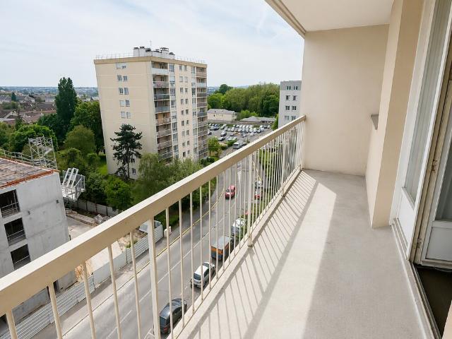 3 PIECES AVEC BALCON DERNIER ETAGE