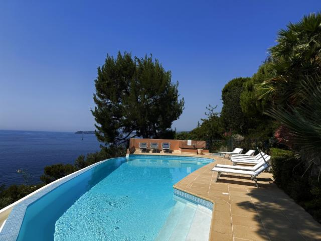 3 PIECES AVEC GRANDE TERRASSE VUE MER
