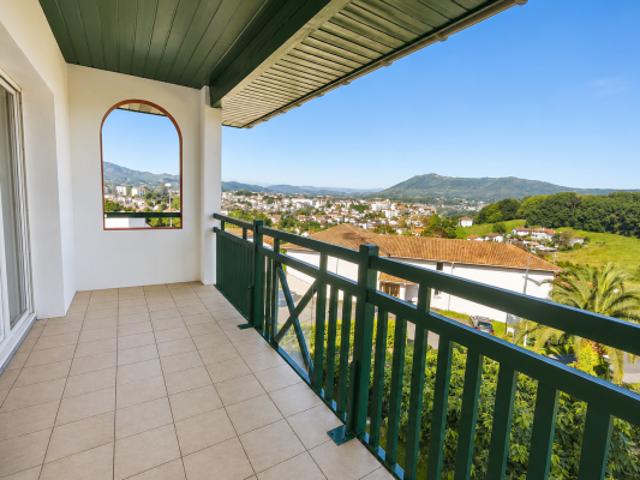 3 PIECES AVEC TERRASSE, CAVE, GARAGE ET PARKING