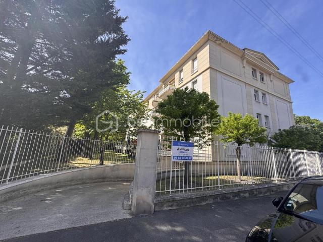 3 pièces de 57 m² avec grand box à Livry Gargan limite Le Raincy / Les Pavillons sous Bois Quartier Bayard