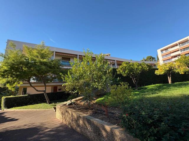 3 Pieces De 77m², Terrasses, Garage 77m² Nice